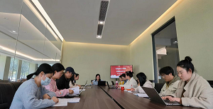 马克思主义学院召开评建知识学习大会