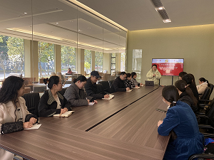马克思主义学院直属党支部成功召开组织生活会