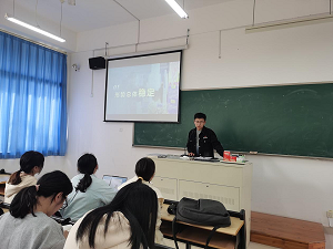 形势与政策教研室组织召开本学期第二次教研室磨课活动