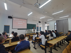 马克思主义学院召开期中教师座谈会